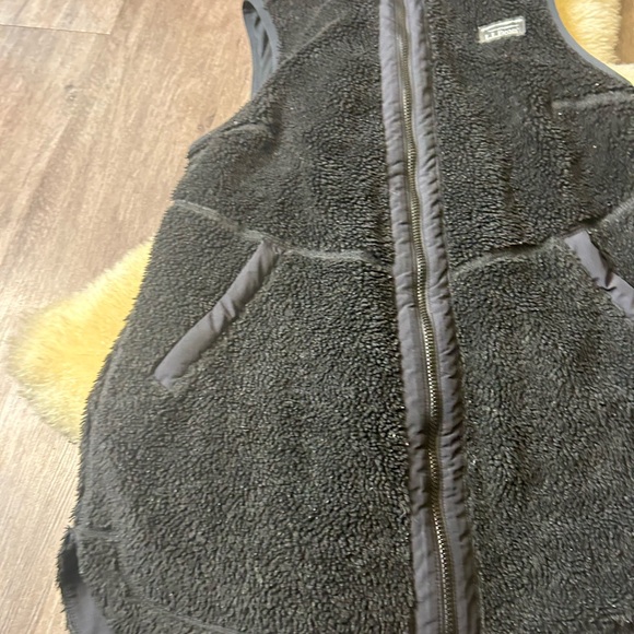 L.L. Bean Black Sherpa Fleece Vest with Zip Front - Picture 5 of 11